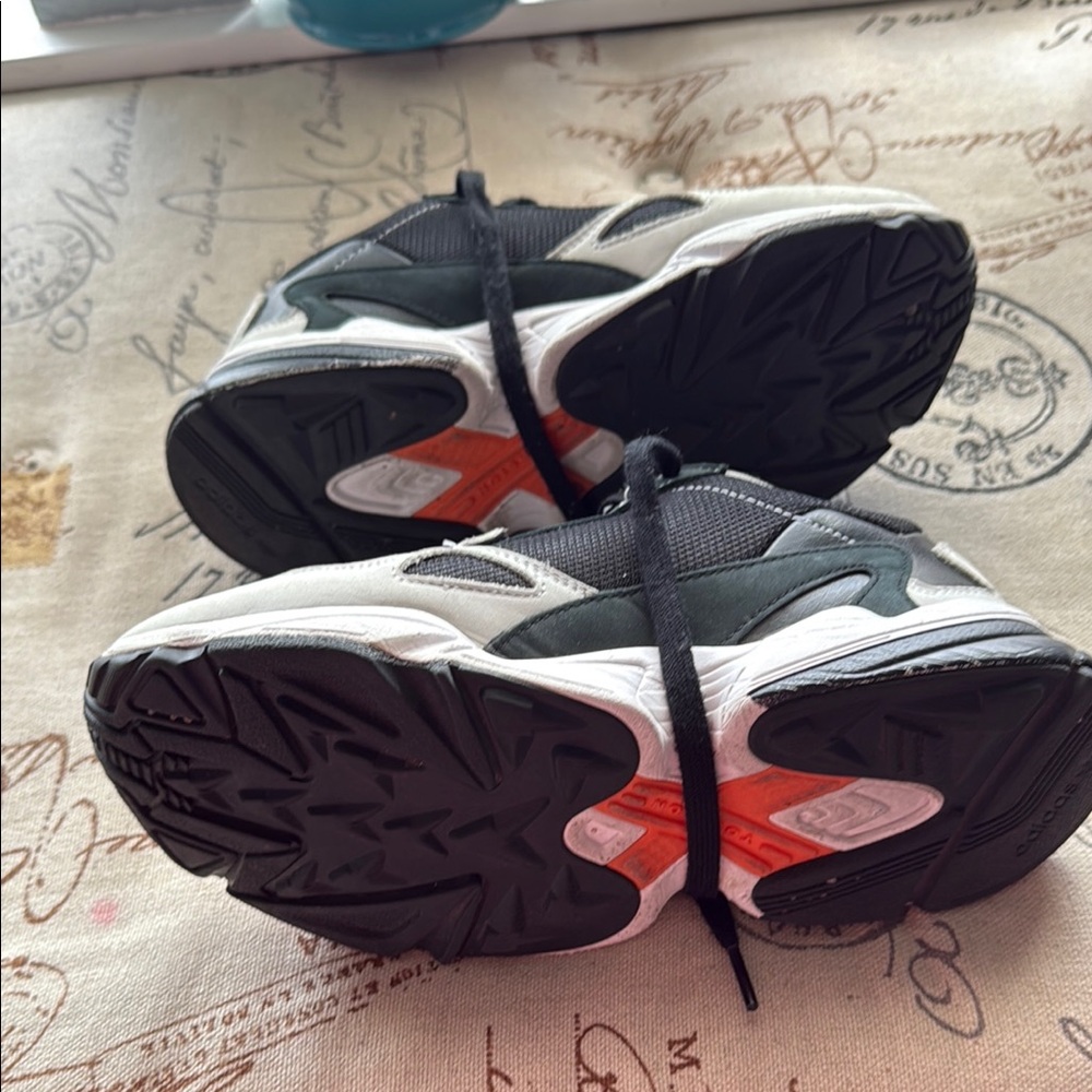Adidas White and Black Sneakers - Picture 4 of 9